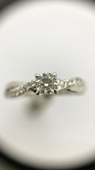 .40 carat Round Cut in Twisted Setting